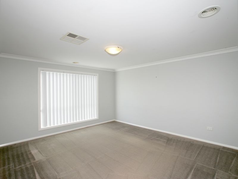 2 Birri Place, Glenfield Park NSW 2650