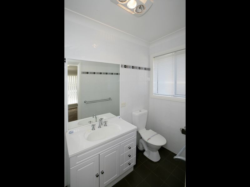 2 Birri Place, Glenfield Park NSW 2650