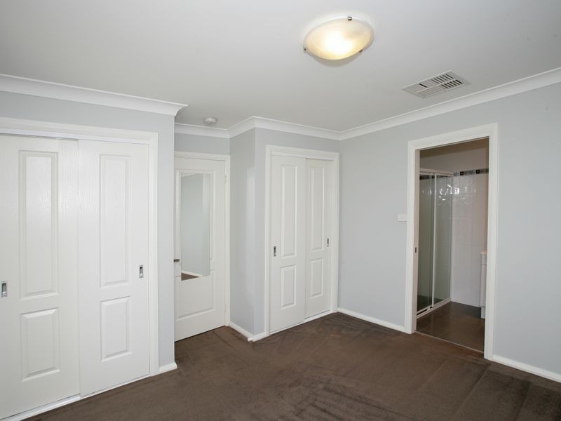 2 Birri Place, Glenfield Park NSW 2650