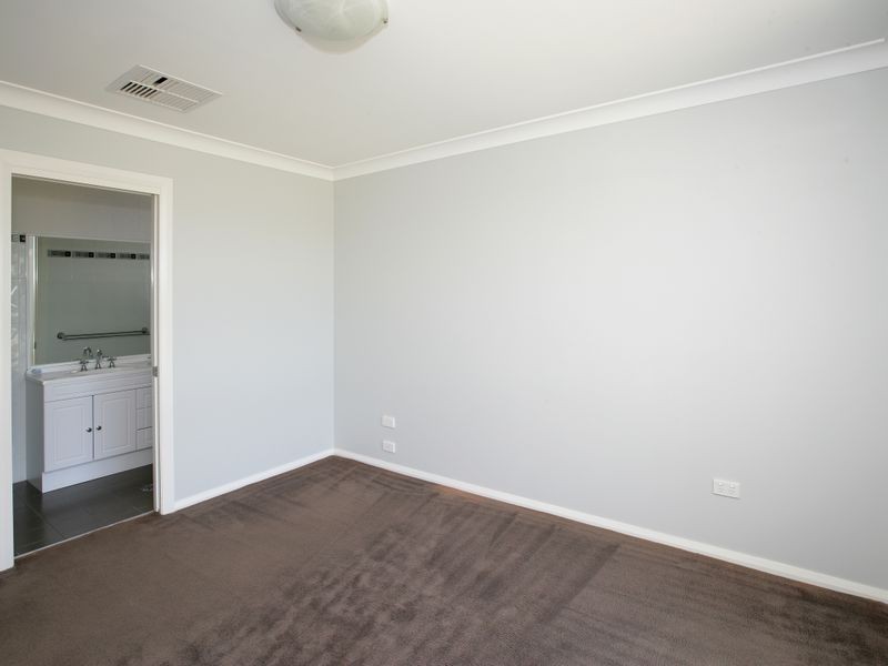 2 Birri Place, Glenfield Park NSW 2650