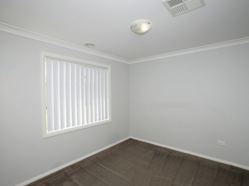 2 Birri Place, Glenfield Park NSW 2650