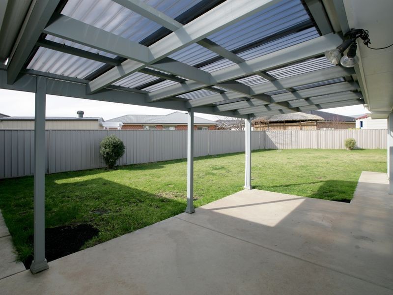 2 Birri Place, Glenfield Park NSW 2650