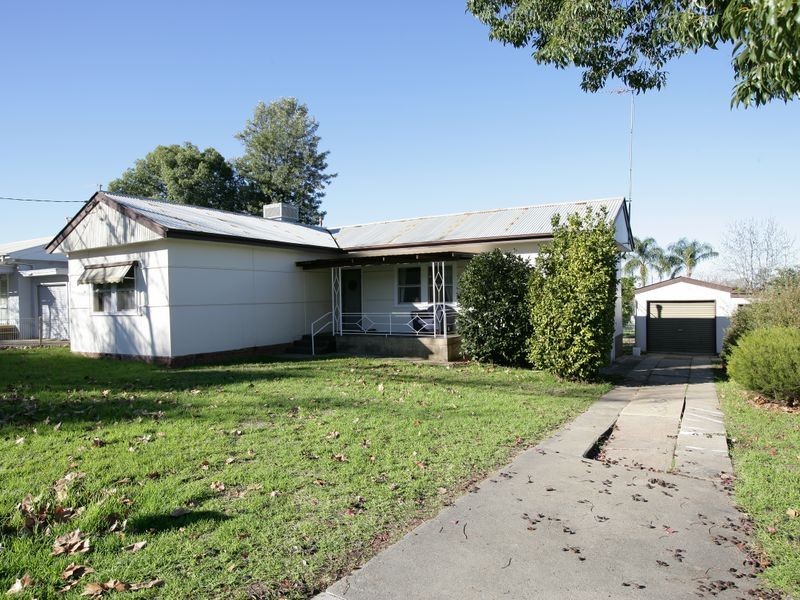 135 Grove Street, Kooringal NSW 2650