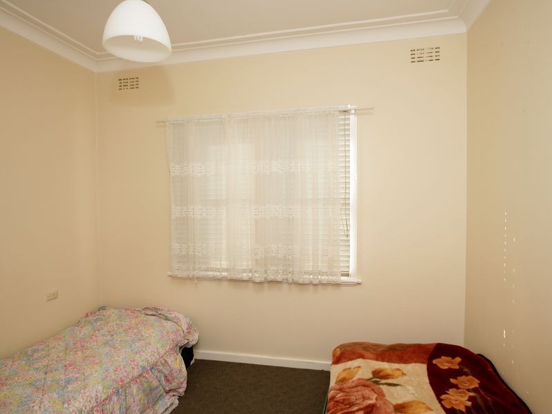 135 Grove Street, Kooringal NSW 2650