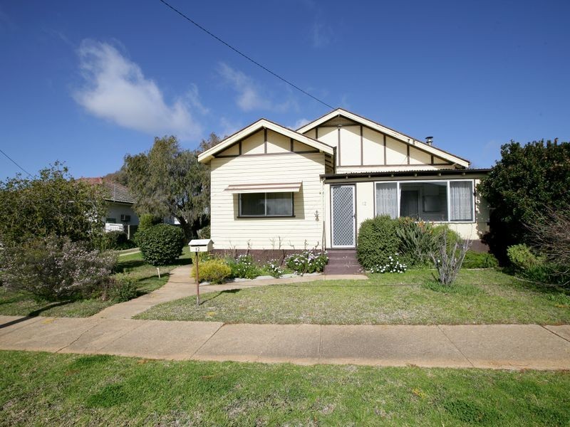 12 Wooden Street, Turvey Park NSW 2650