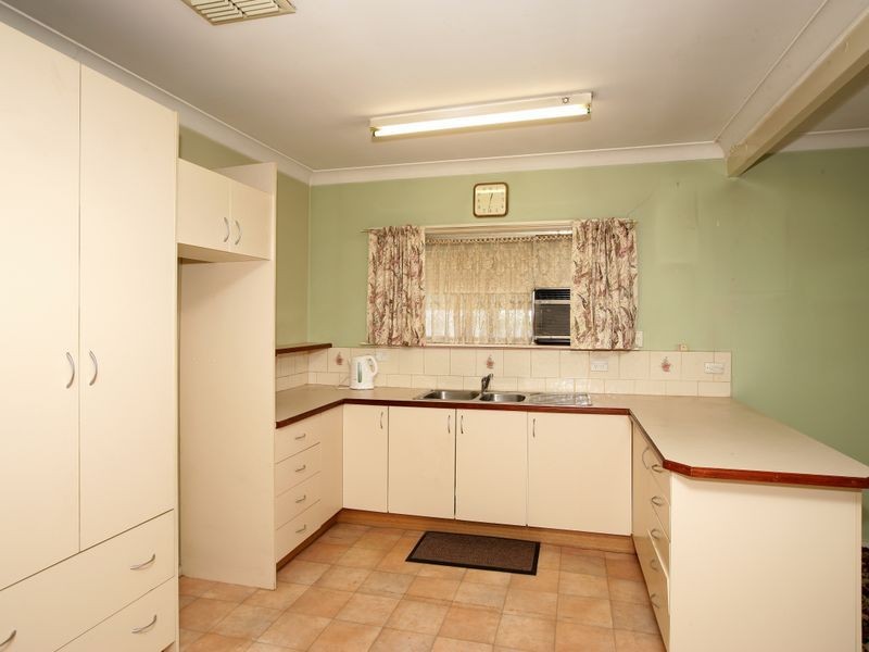 12 Wooden Street, Turvey Park NSW 2650