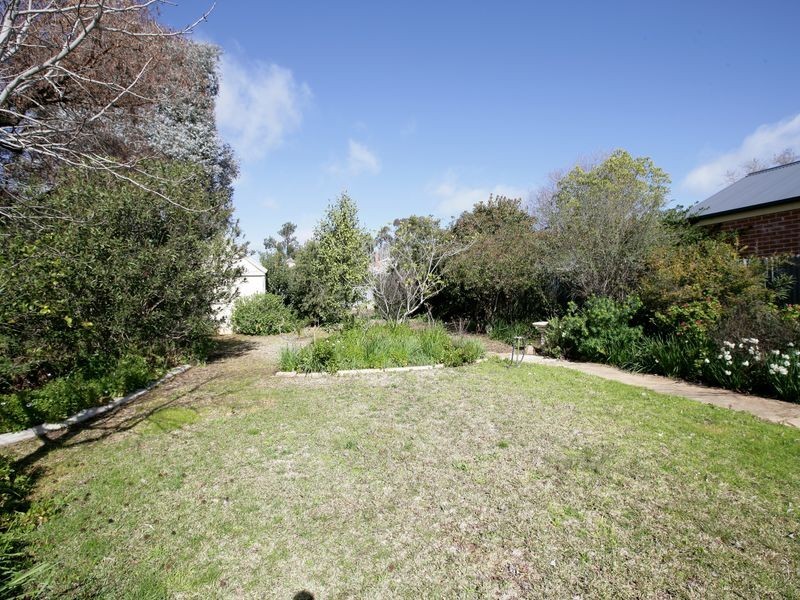 12 Wooden Street, Turvey Park NSW 2650