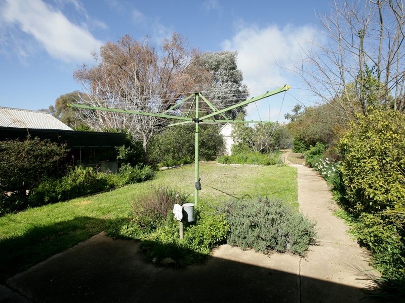 12 Wooden Street, Turvey Park NSW 2650