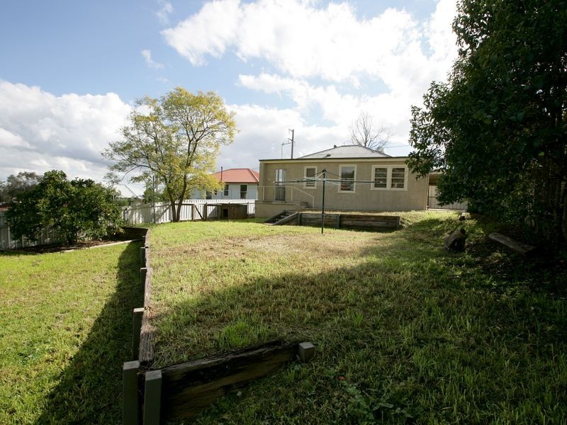 145 Macleay Street, Mount Austin NSW 2650