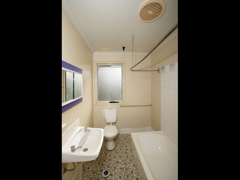 4 Toy Place, Tolland NSW 2650