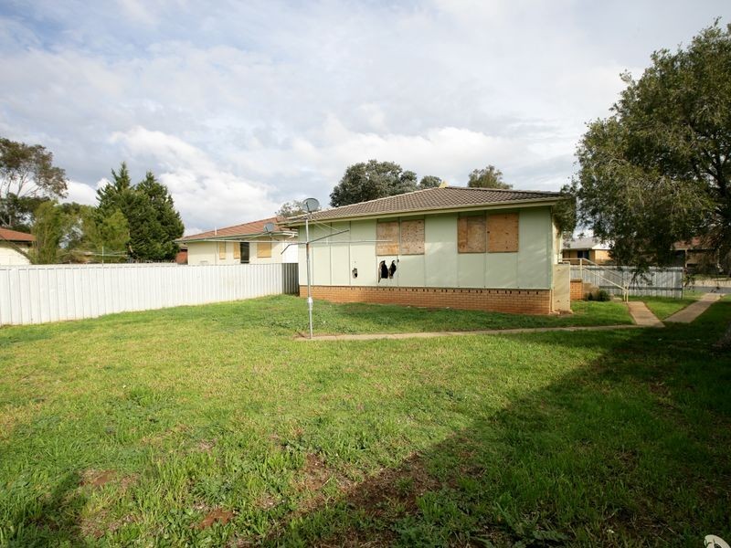 4 Toy Place, Tolland NSW 2650