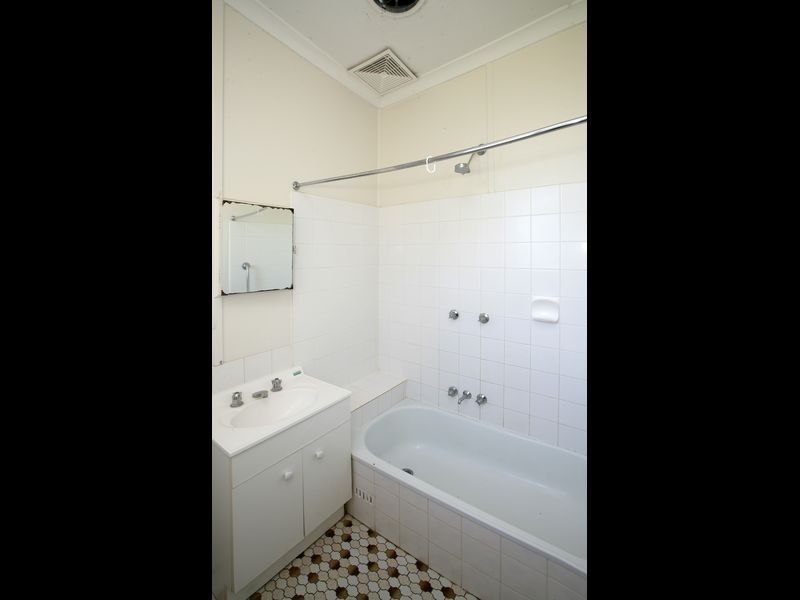 9 Scherger Place, Mount Austin NSW 2650