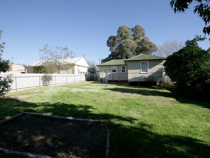 9 Scherger Place, Mount Austin NSW 2650