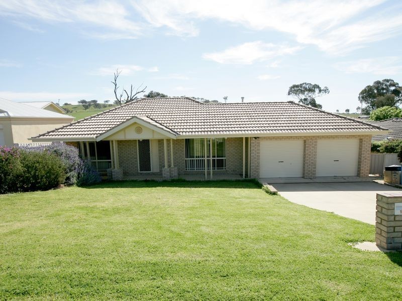 Lloyd NSW 2650
