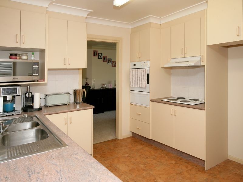 Lloyd NSW 2650