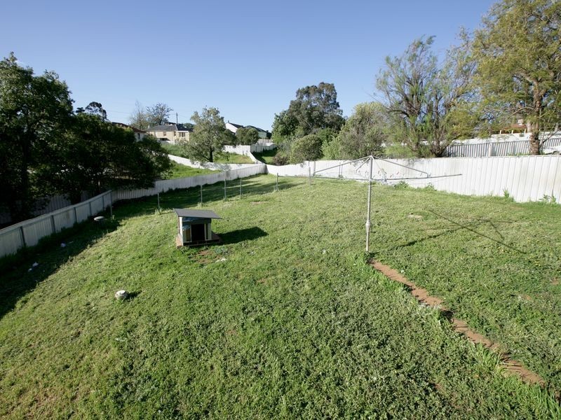 23 Phillip Avenue, Mount Austin NSW 2650