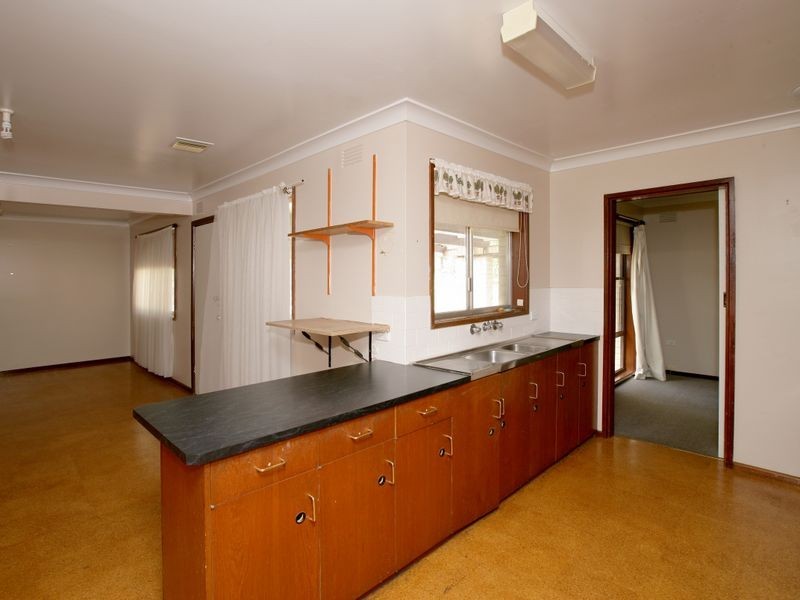 4 Quambi Place, Mount Austin NSW 2650