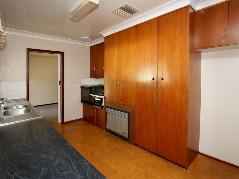 4 Quambi Place, Mount Austin NSW 2650