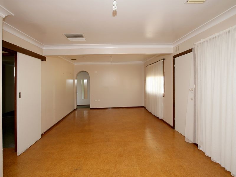 4 Quambi Place, Mount Austin NSW 2650