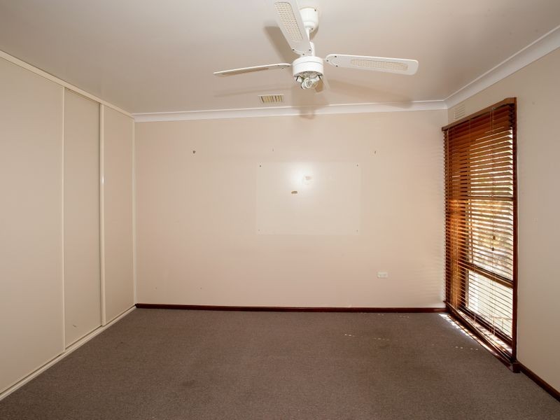 4 Quambi Place, Mount Austin NSW 2650