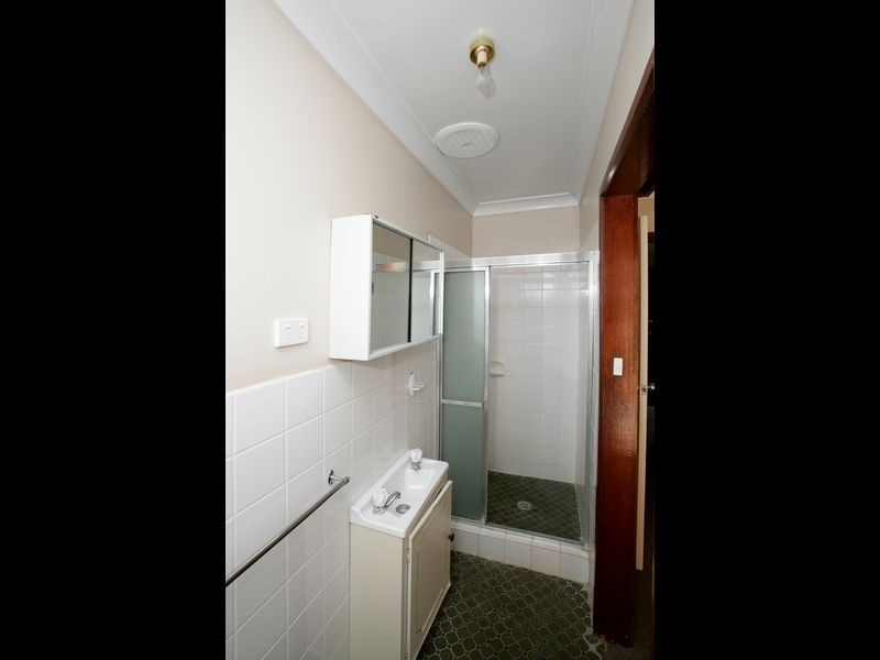 4 Quambi Place, Mount Austin NSW 2650