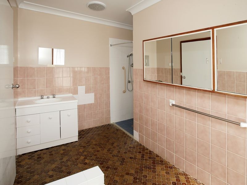 4 Quambi Place, Mount Austin NSW 2650