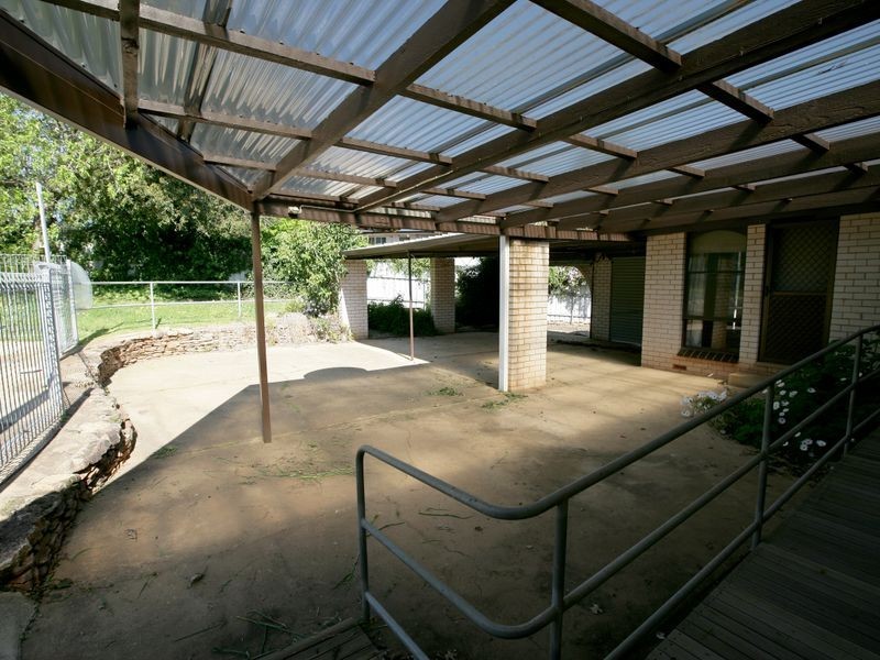 4 Quambi Place, Mount Austin NSW 2650