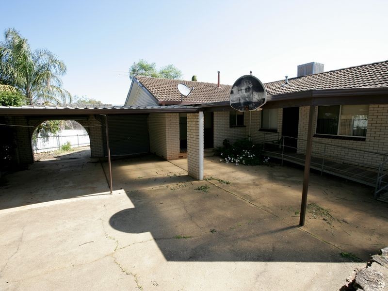 4 Quambi Place, Mount Austin NSW 2650