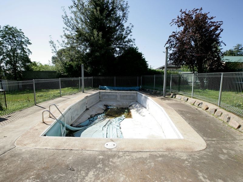 4 Quambi Place, Mount Austin NSW 2650