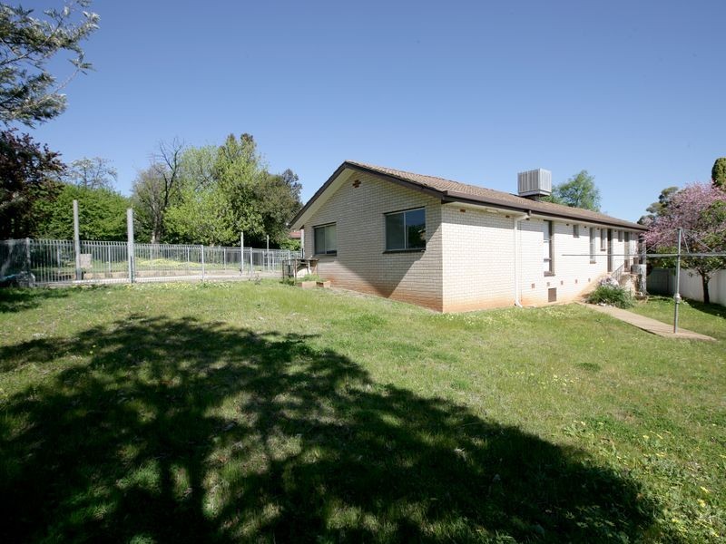 4 Quambi Place, Mount Austin NSW 2650