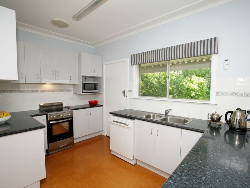 4 Acacia Street, Kooringal NSW 2650