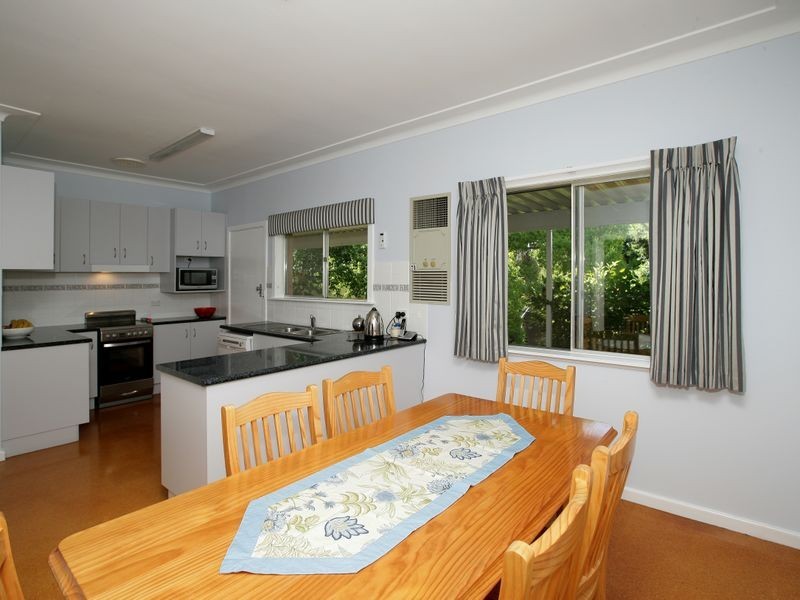 4 Acacia Street, Kooringal NSW 2650