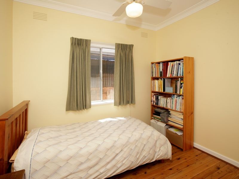 4 Acacia Street, Kooringal NSW 2650