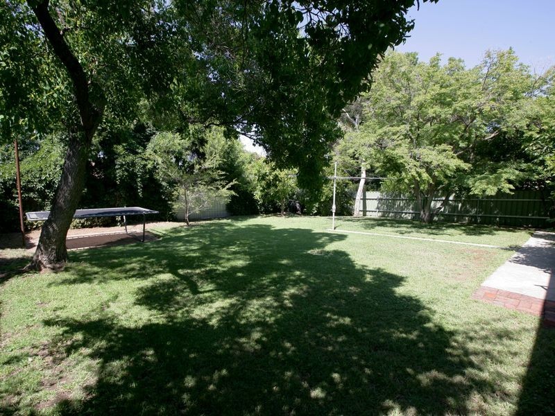 4 Acacia Street, Kooringal NSW 2650