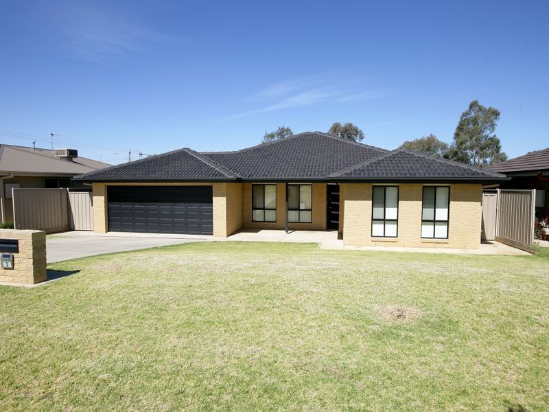 3 Barrima Drive, Glenfield Park NSW 2650