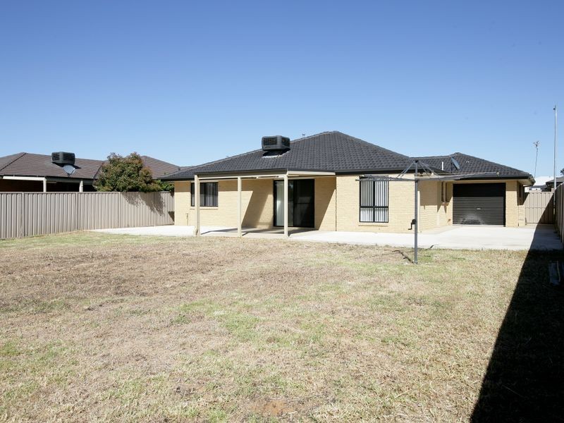 3 Barrima Drive, Glenfield Park NSW 2650