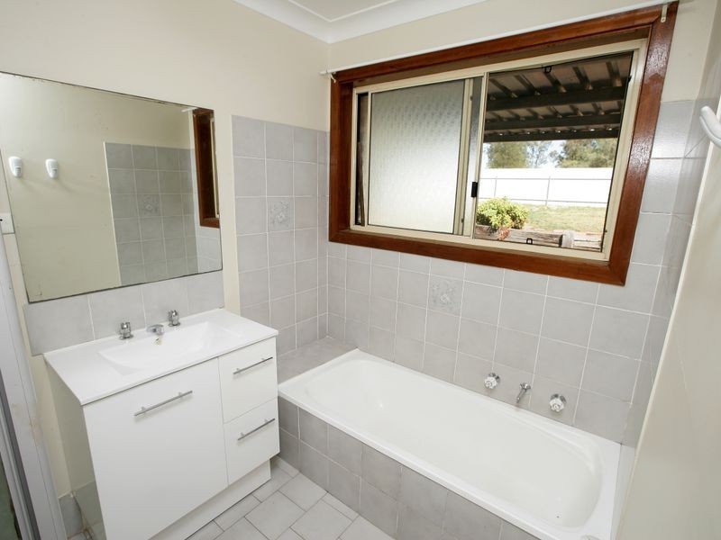 24 Wiradjuri Crescent, Wagga Wagga NSW 2650