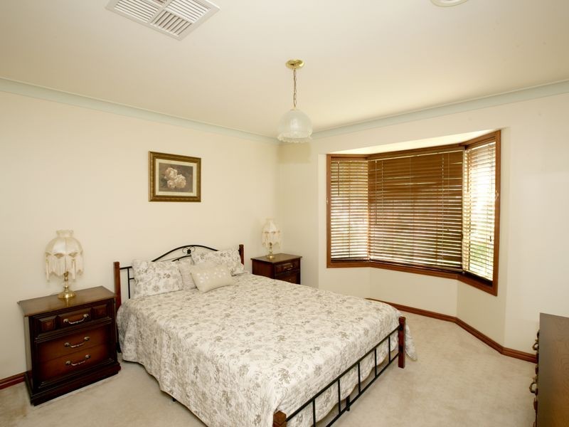 34 Simkin Crescent, Kooringal NSW 2650