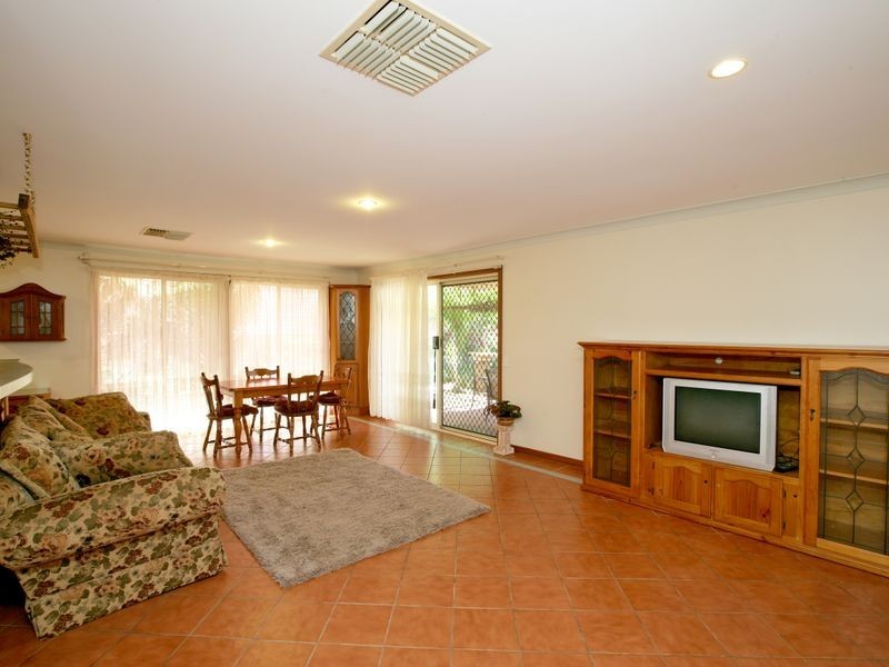 34 Simkin Crescent, Kooringal NSW 2650