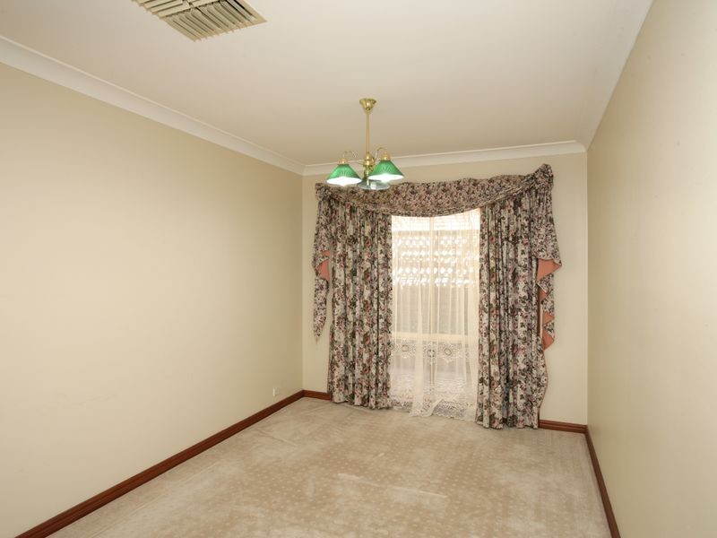 34 Simkin Crescent, Kooringal NSW 2650