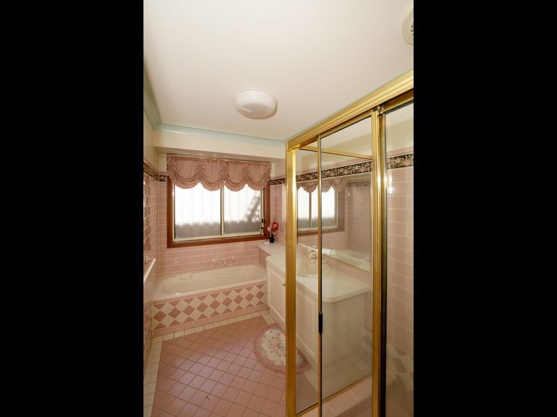 34 Simkin Crescent, Kooringal NSW 2650