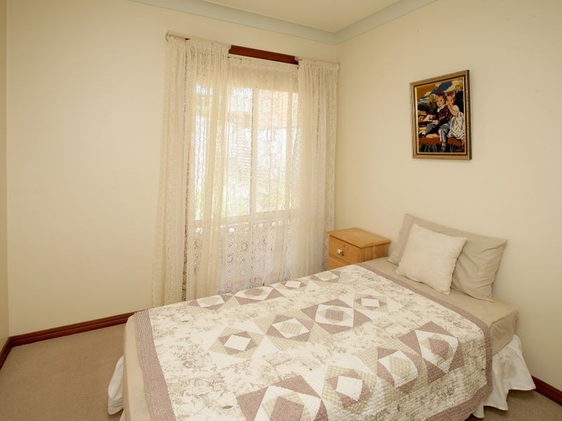 34 Simkin Crescent, Kooringal NSW 2650