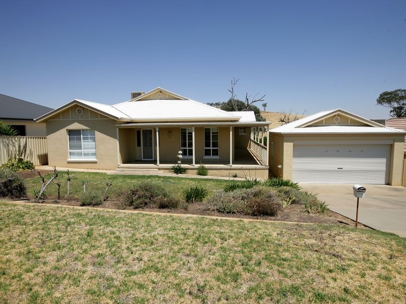 14 Hudson Drive, Lloyd NSW 2650