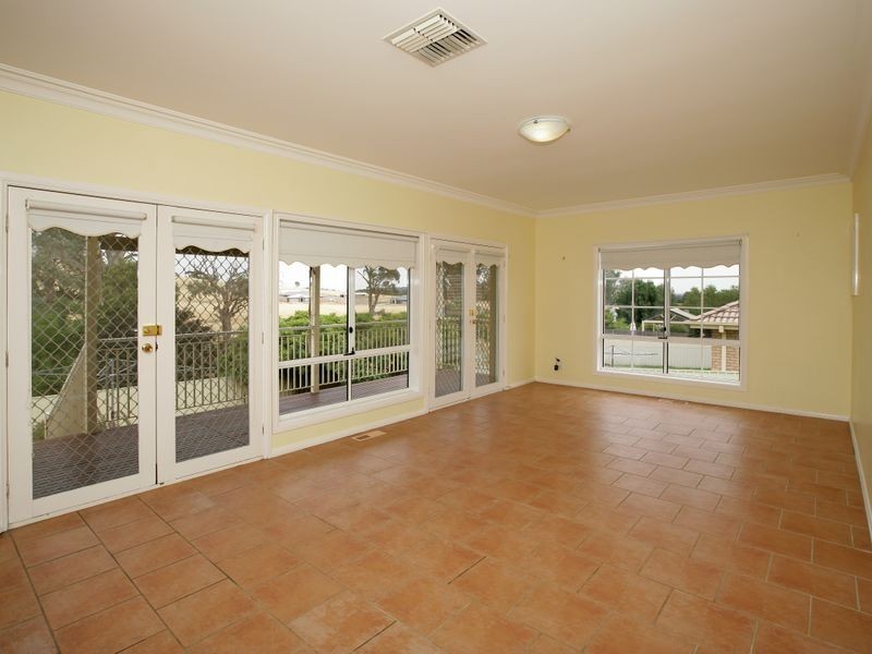 14 Hudson Drive, Lloyd NSW 2650