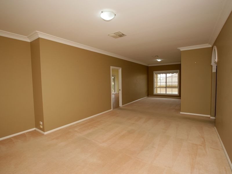 14 Hudson Drive, Lloyd NSW 2650