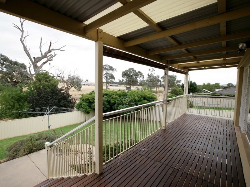 14 Hudson Drive, Lloyd NSW 2650