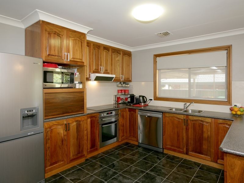 8 Boree Avenue, Forest Hill NSW 2651