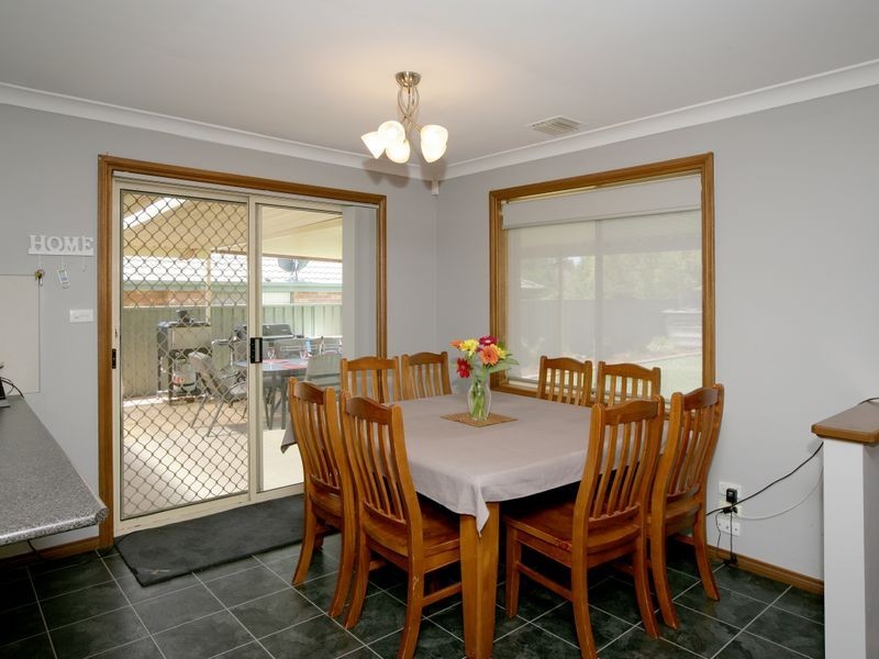 8 Boree Avenue, Forest Hill NSW 2651