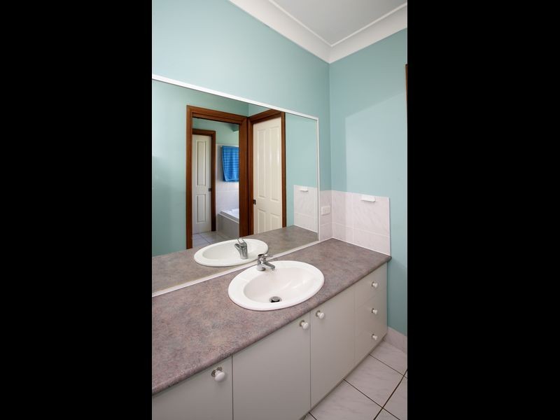 8 Boree Avenue, Forest Hill NSW 2651