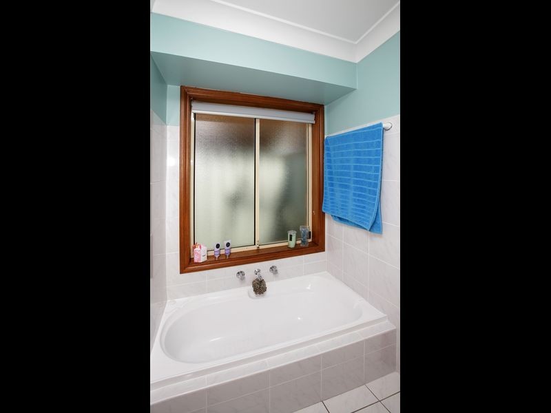 8 Boree Avenue, Forest Hill NSW 2651